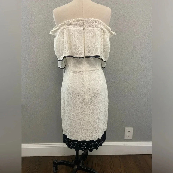 Adelyn Rae Hilda Off-The-Shoulder Lace‎ Dress Size Small NWT - Picture 2 of 7